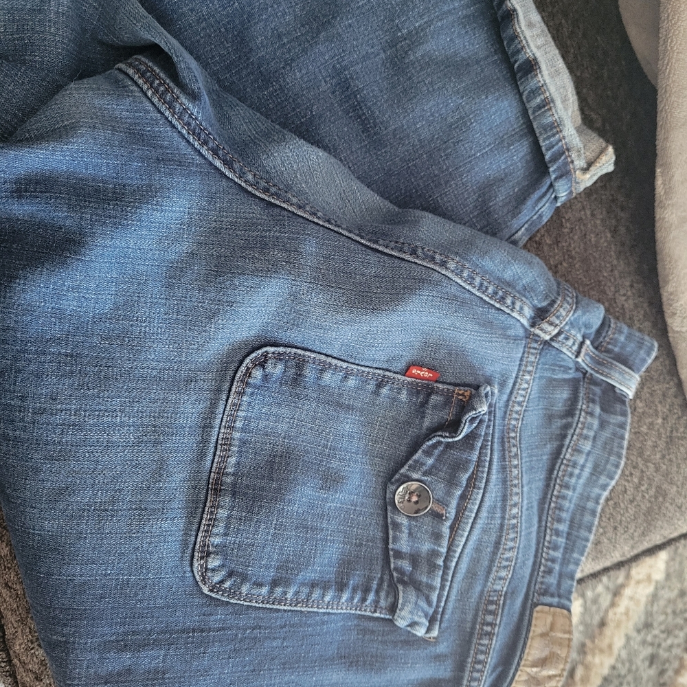 Levi's capris